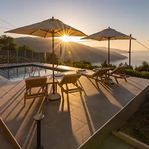 Villa Athina, Angon